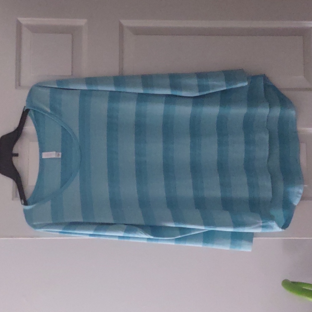 Medium Lularoe top